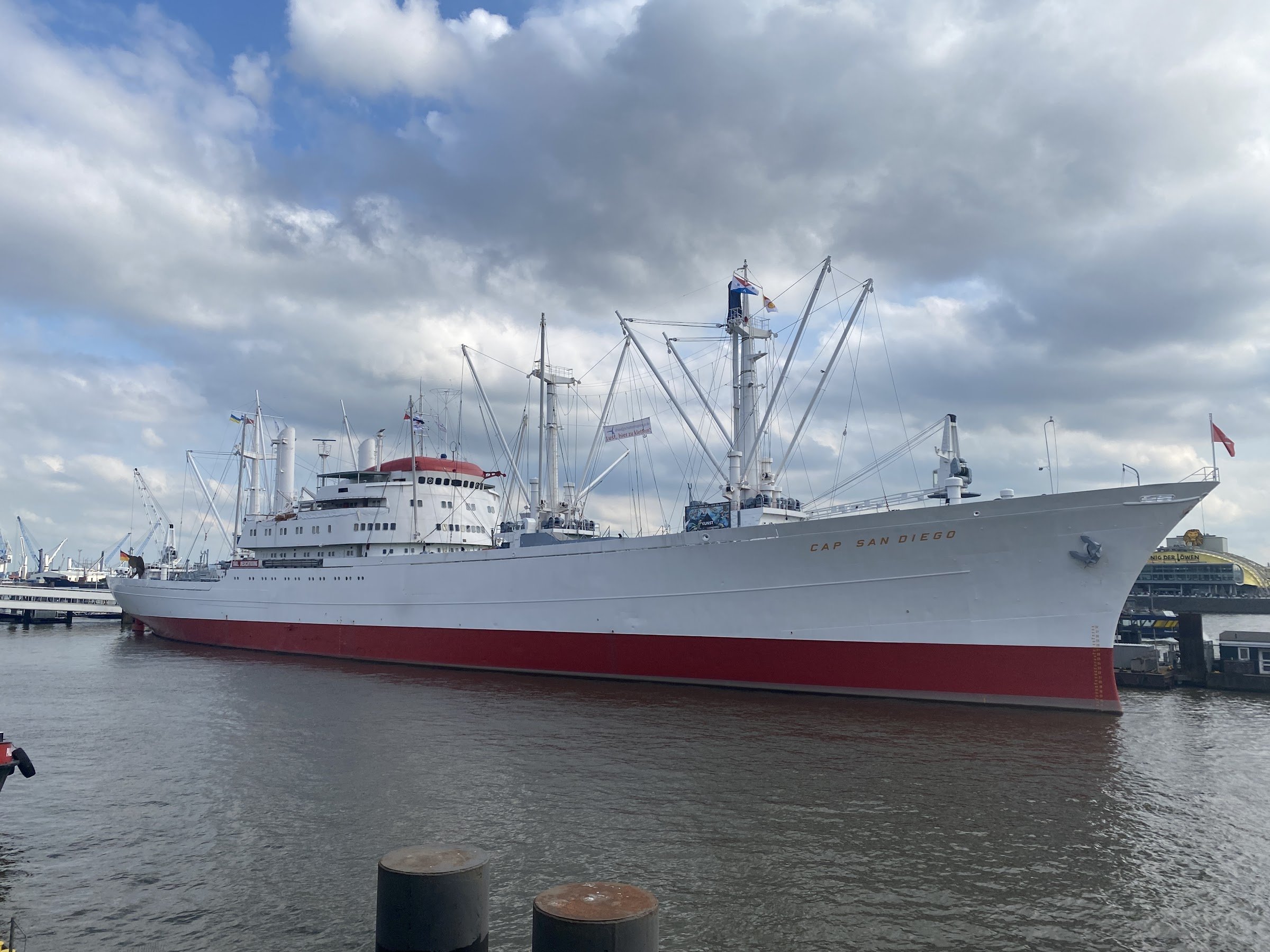 St. Pauli Piers (Landungsbrücken)